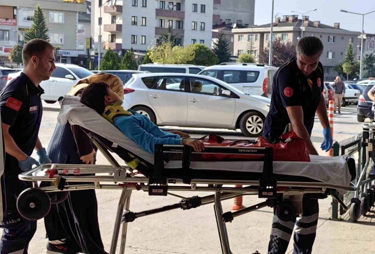 İnegöl\'de otomobil çarptığı çocuk yaralandı