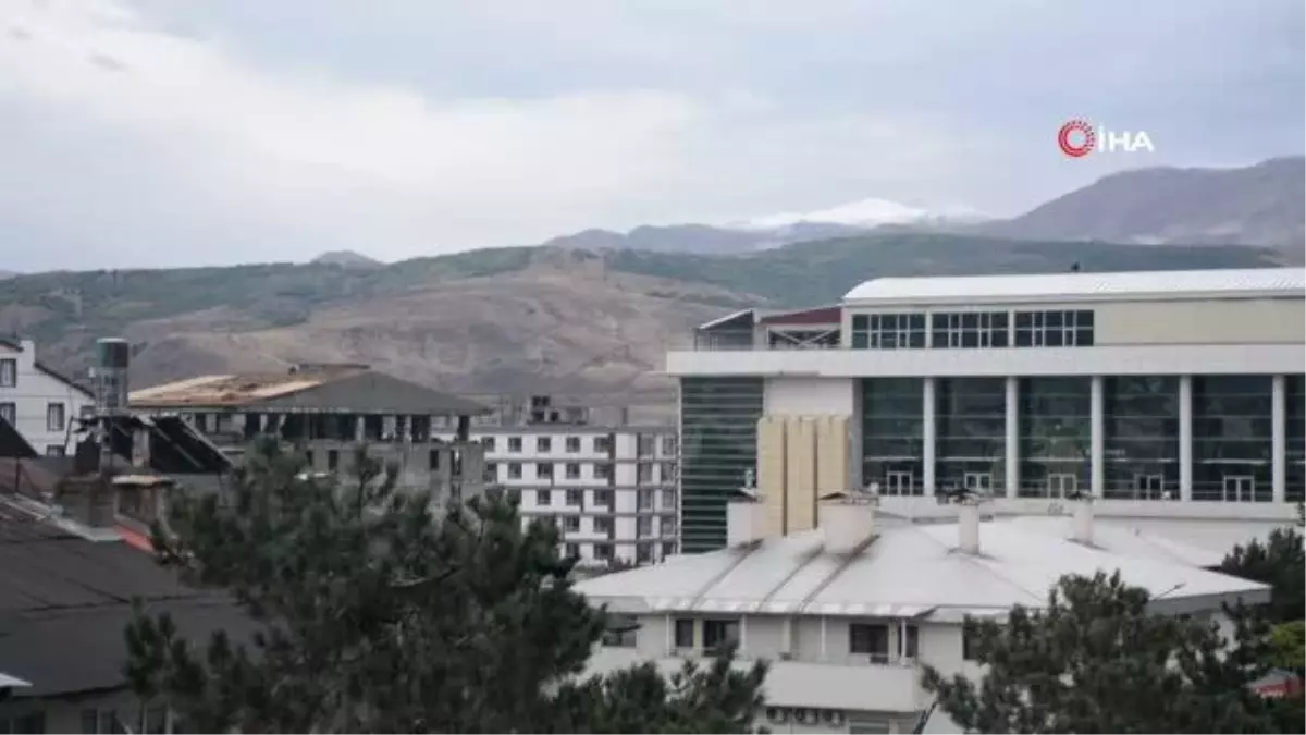 Bitlis'in yüksek kesimlerine mevsimin ilk karı düştü