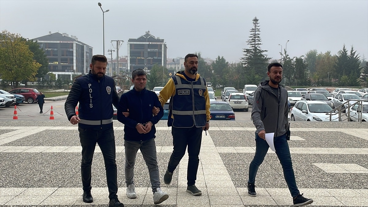 Bolu\'da Otomotiv Malzemesi Çalan Hırsızlık Şüphelisi Suçüstü Yakalandı
