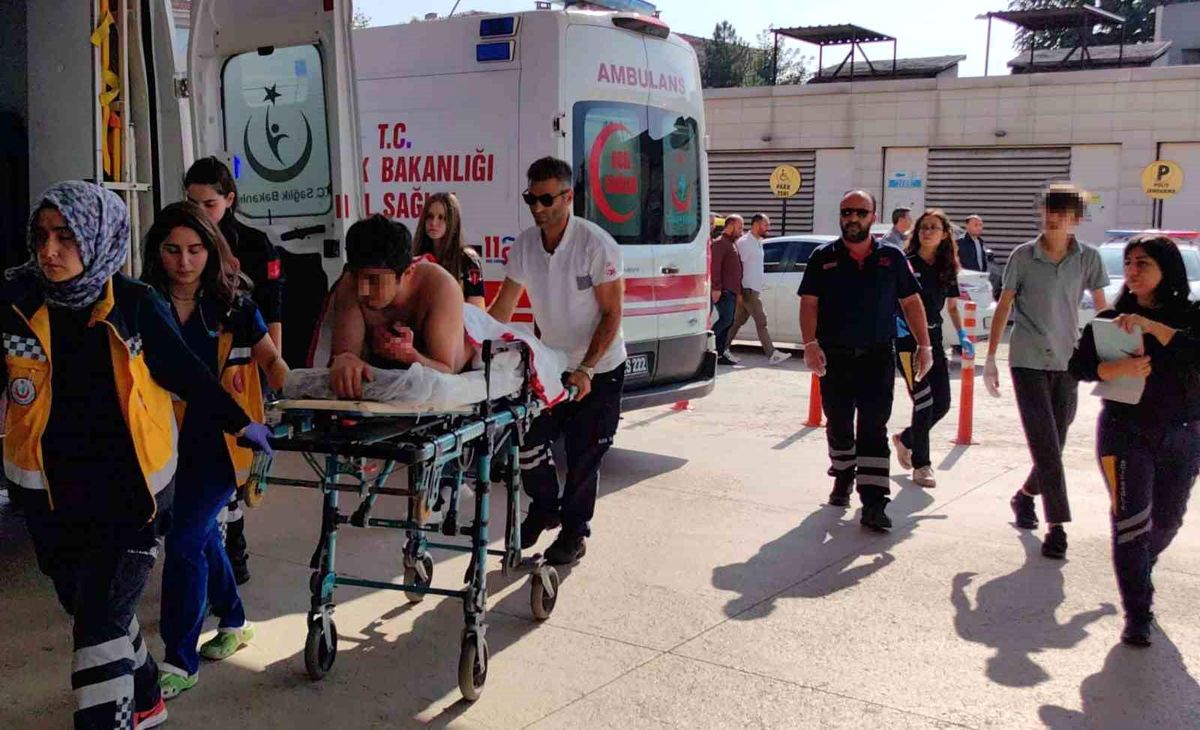 Bursa\'da Kardeşler Arasında Kanlı Kavga: 2 Yaralı