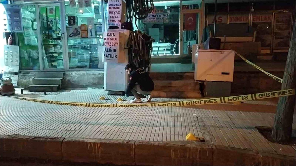 Çorum\'da bir iş yeri pompalı tüfeklerle kurşunlandı