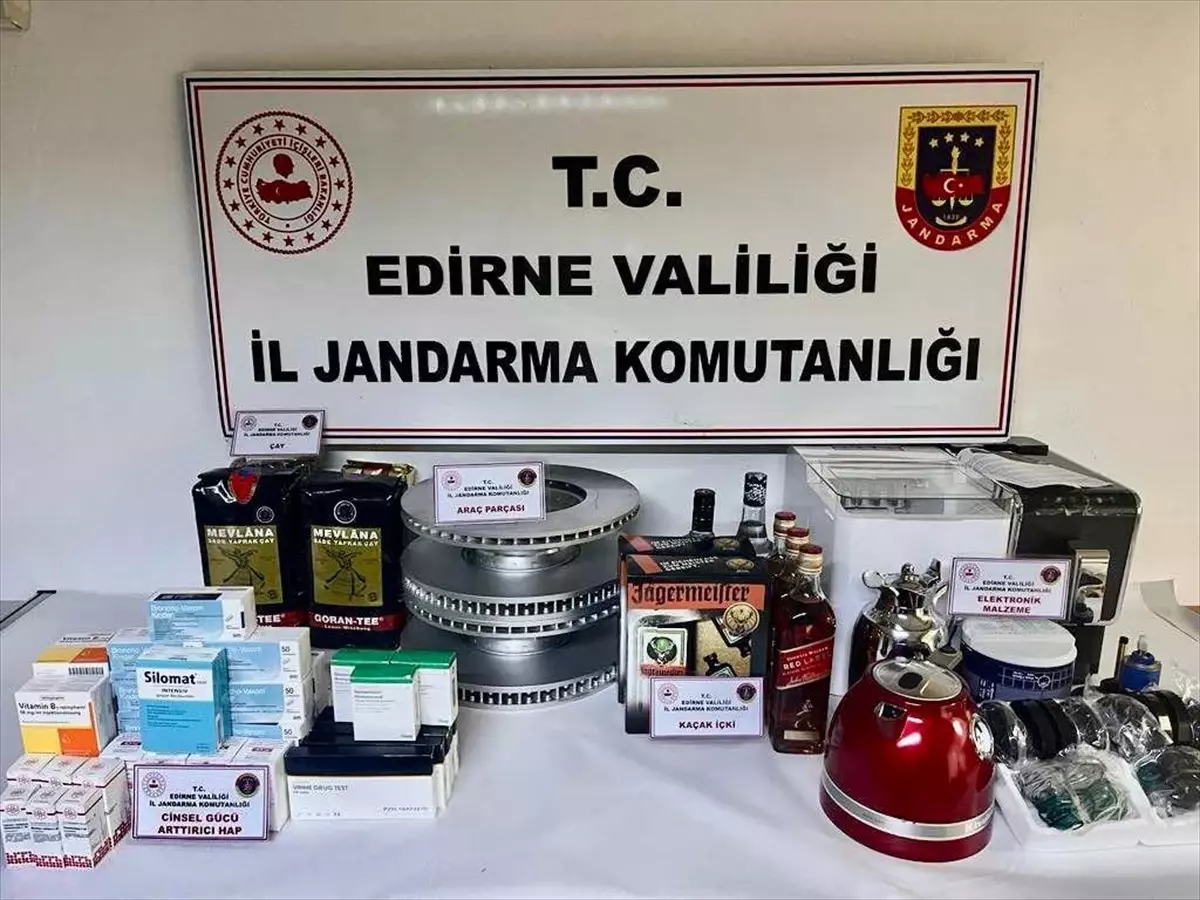 Edirne'de Otomobilde Gümrük Kaçağı 962 Cinsel İçerikli Hap Ele Geçirildi
