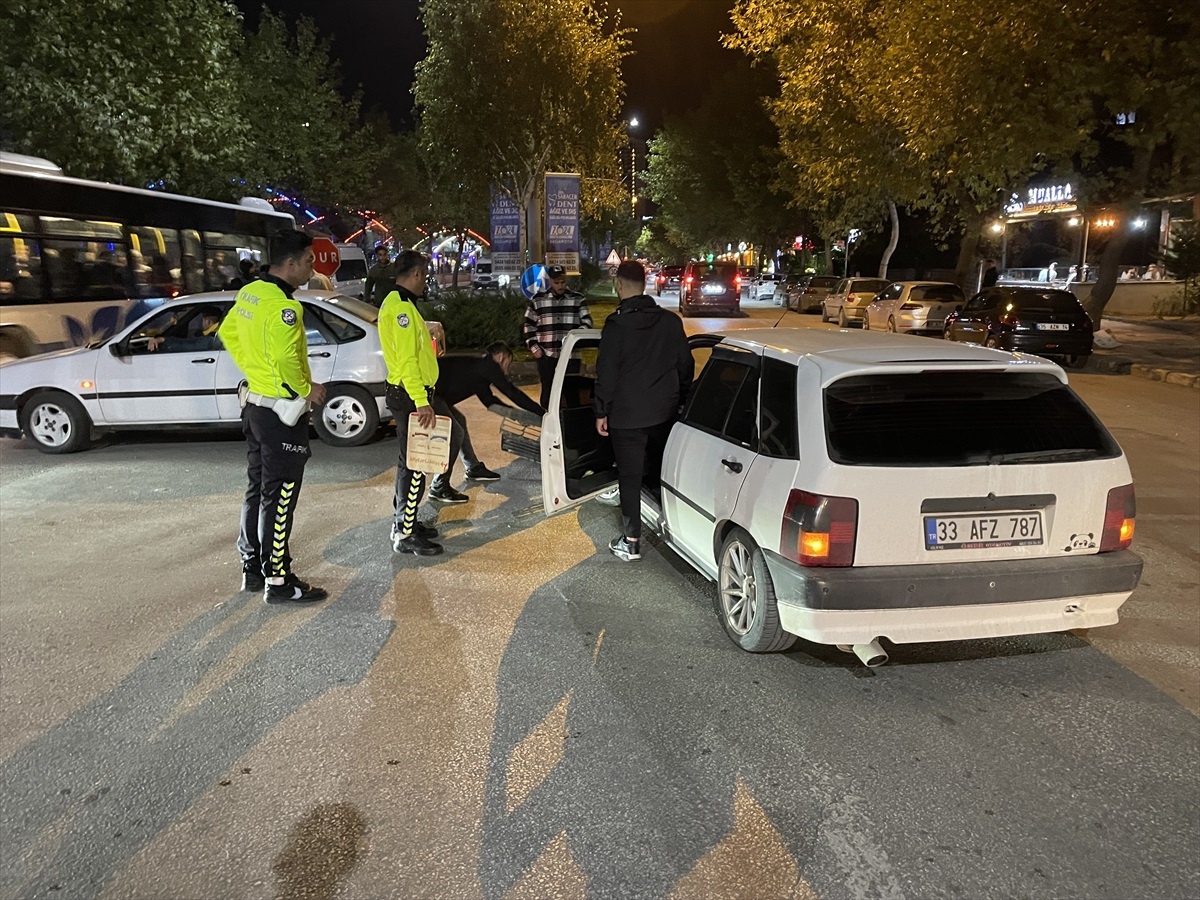 Elazığ\'da Otomobil ile Motosiklet Çarpıştı: 2 Yaralı