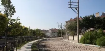 Emirdağ Belediyesi, Ofis Önü Bolvadin Köprüsü bağlantı yolunda asfalt döküm öncesi yol söküm çalışmaları yapıyor