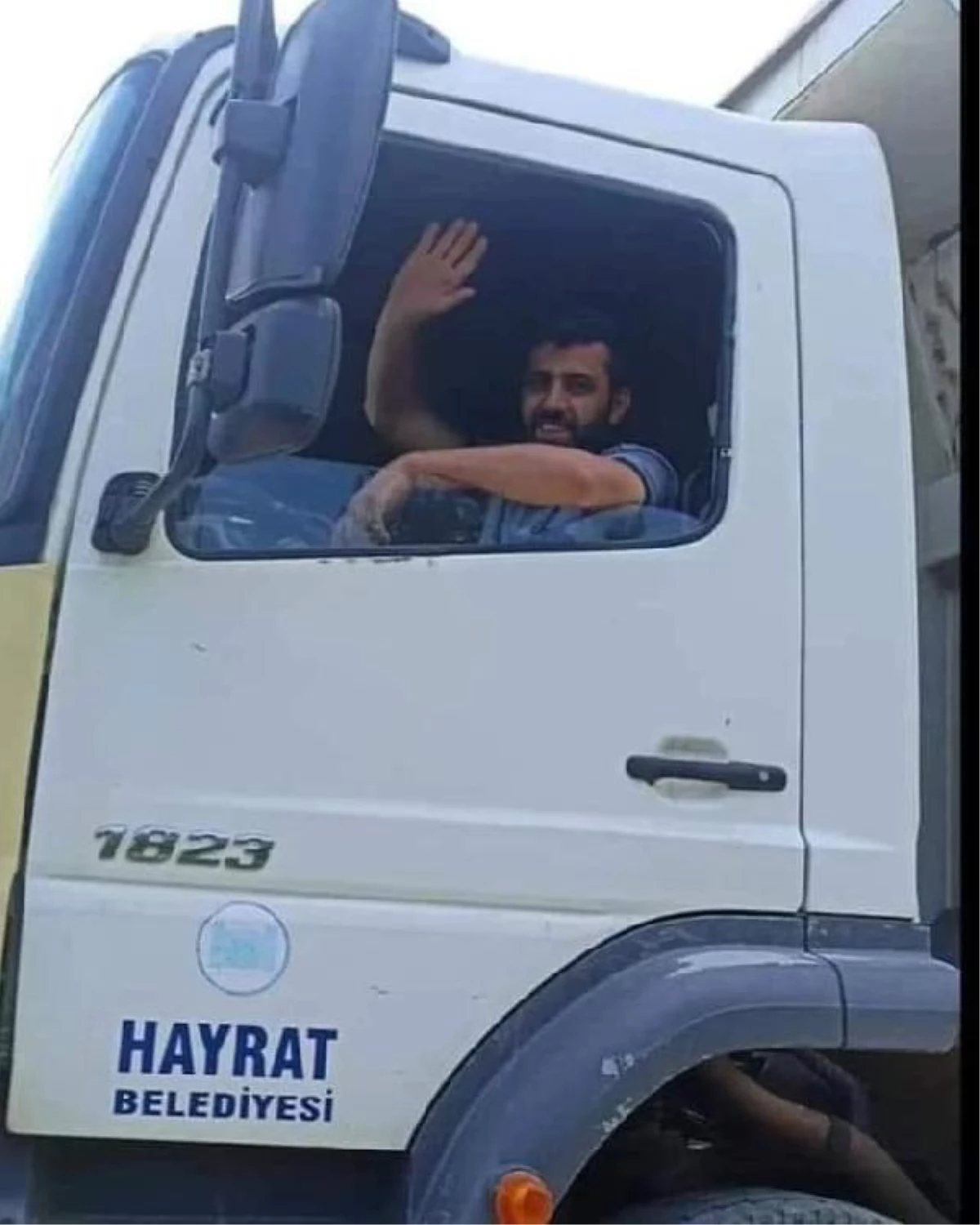 Trabzon\'da Heyelan Temizleme Çalışması Sırasında Kamyon Devrildi, Şoför Hayatını Kaybetti