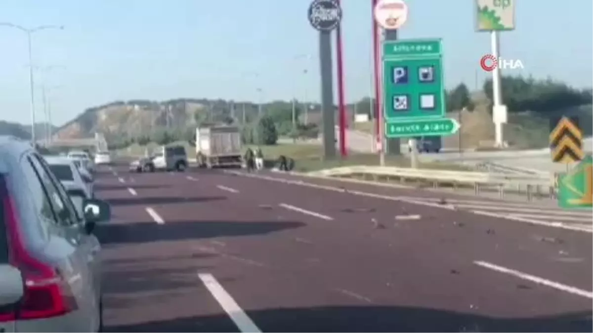 Kamyonet tıra çarptı: 2 yaralı