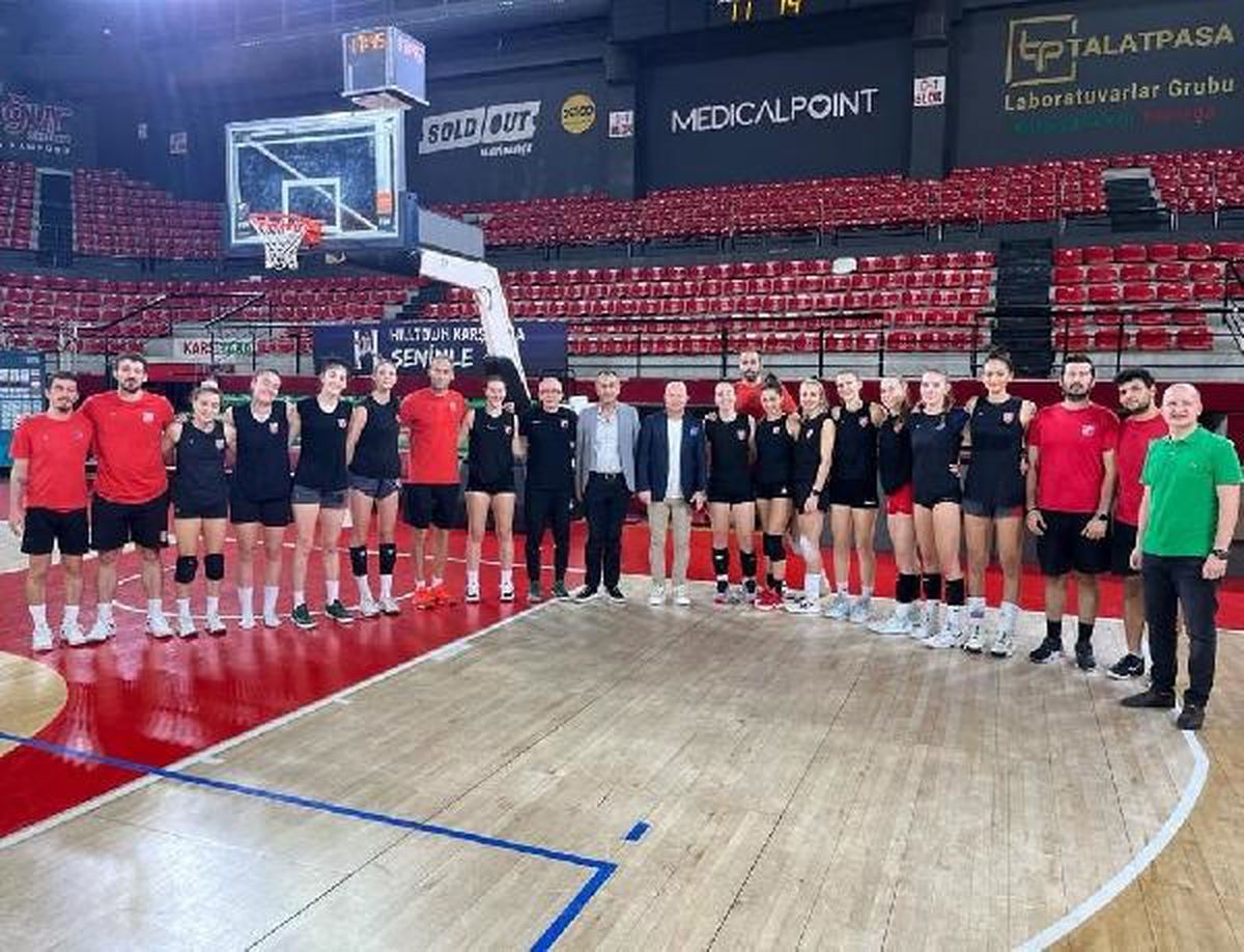 Karşıyaka Voleybol Şubesinde Yabancı Oyuncuların Gönderilmesi Taraftarı Kızdırdı