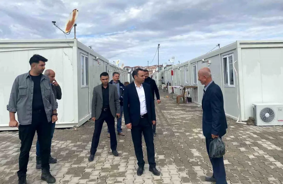 Besni Kaymakamı Depremzedelerle Buluştu