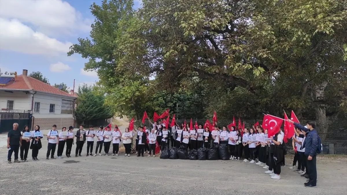 Konya Ereğli\'de Lise Öğrencileri Çöp Toplama Etkinliği Düzenledi