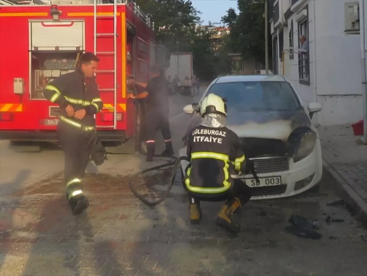 Lüleburgaz'da park halindeki otomobilde yangın çıktı