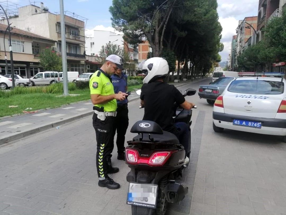 Manisa\'da Motosiklet Sürücülerine Denetim