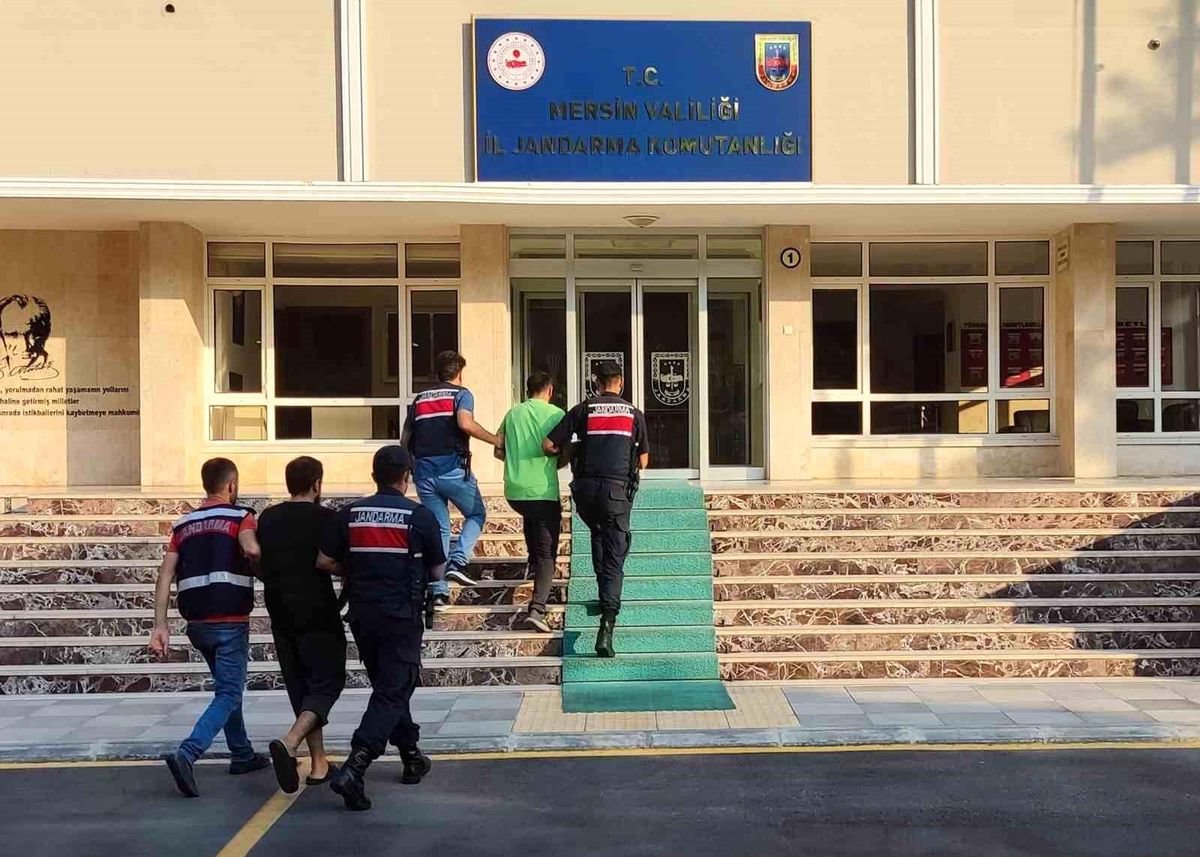 Mersin\'de FETÖ ve uyuşturucu suçundan aranan 2 şüpheli yakalandı