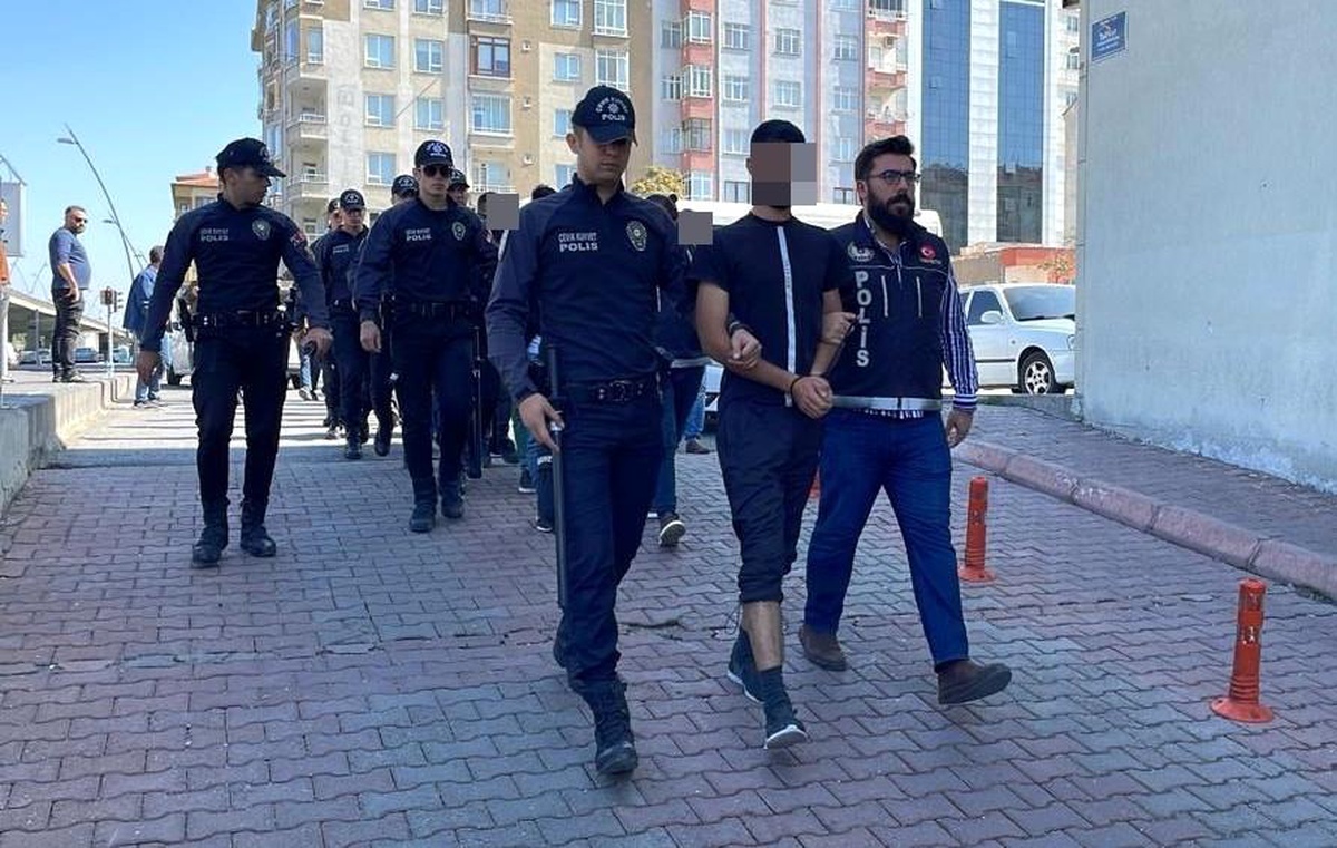 Kayseri\'de Narkotik Operasyonu: 15 Kişi Adliyeye Sevk Edildi