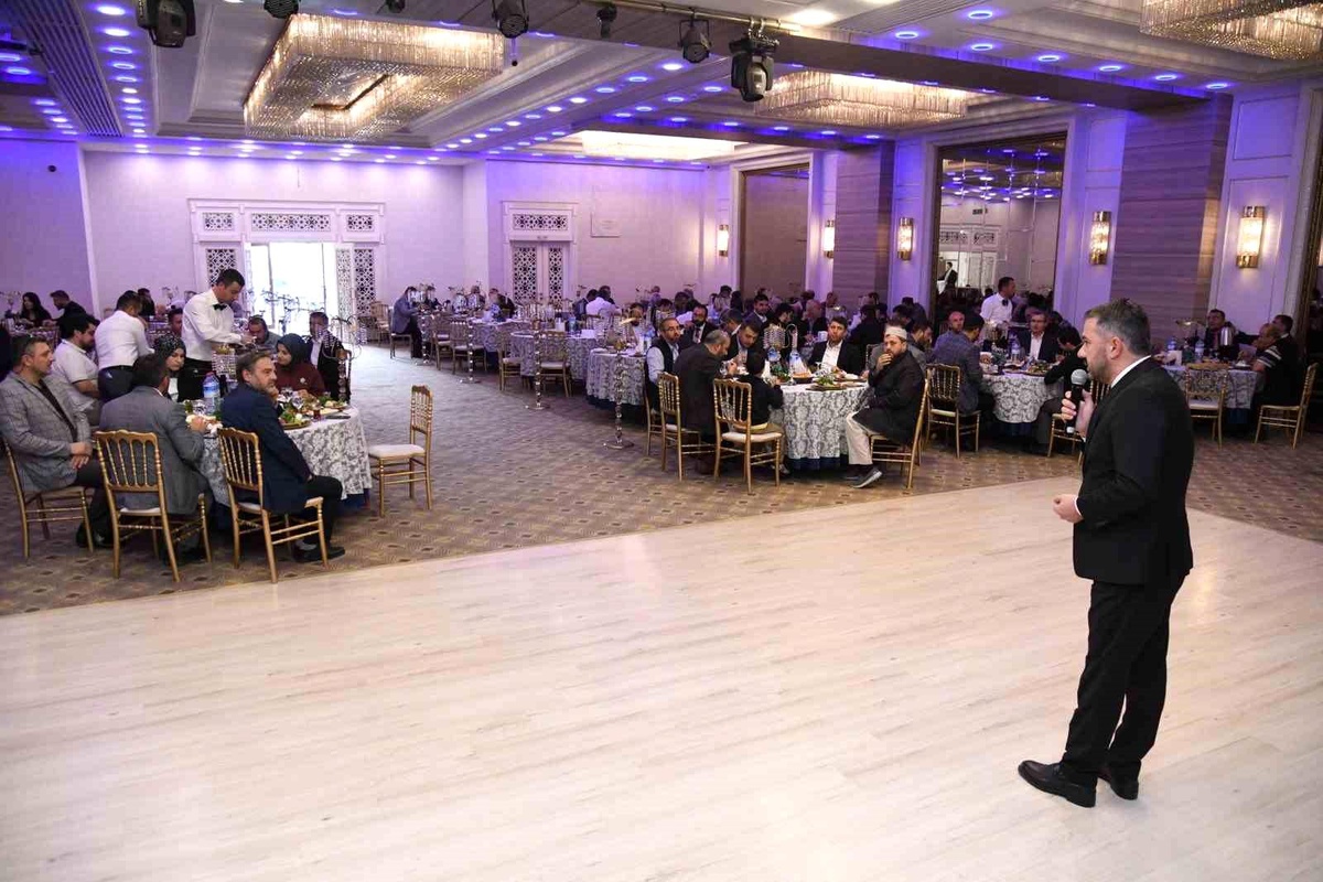 Pursaklar Belediye Başkanı Ertuğrul Çetin, Camiler ve Din Görevlileri Haftası\'nda din görevlileriyle kahvaltıda buluştu