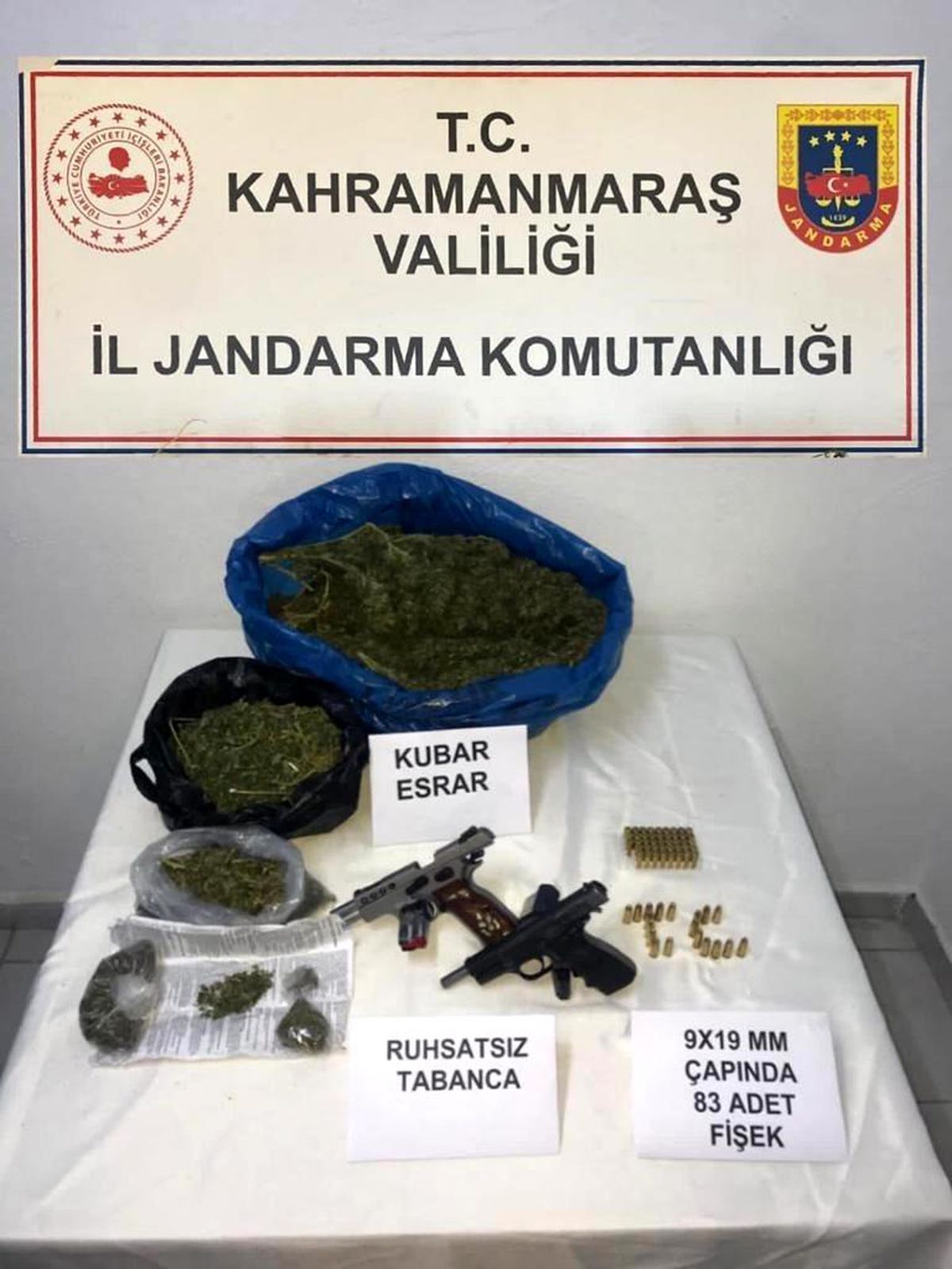 Kahramanmaraş\'ta Uyuşturucu Operasyonu: Evde Uyuşturucu ve Tabanca Ele Geçirildi