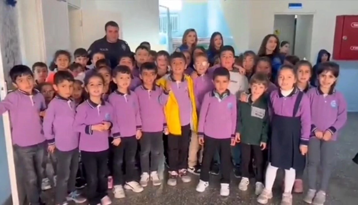 Bitlis\'te Emniyet Müdürlüğü ekipleri okul ziyaretlerine devam ediyor