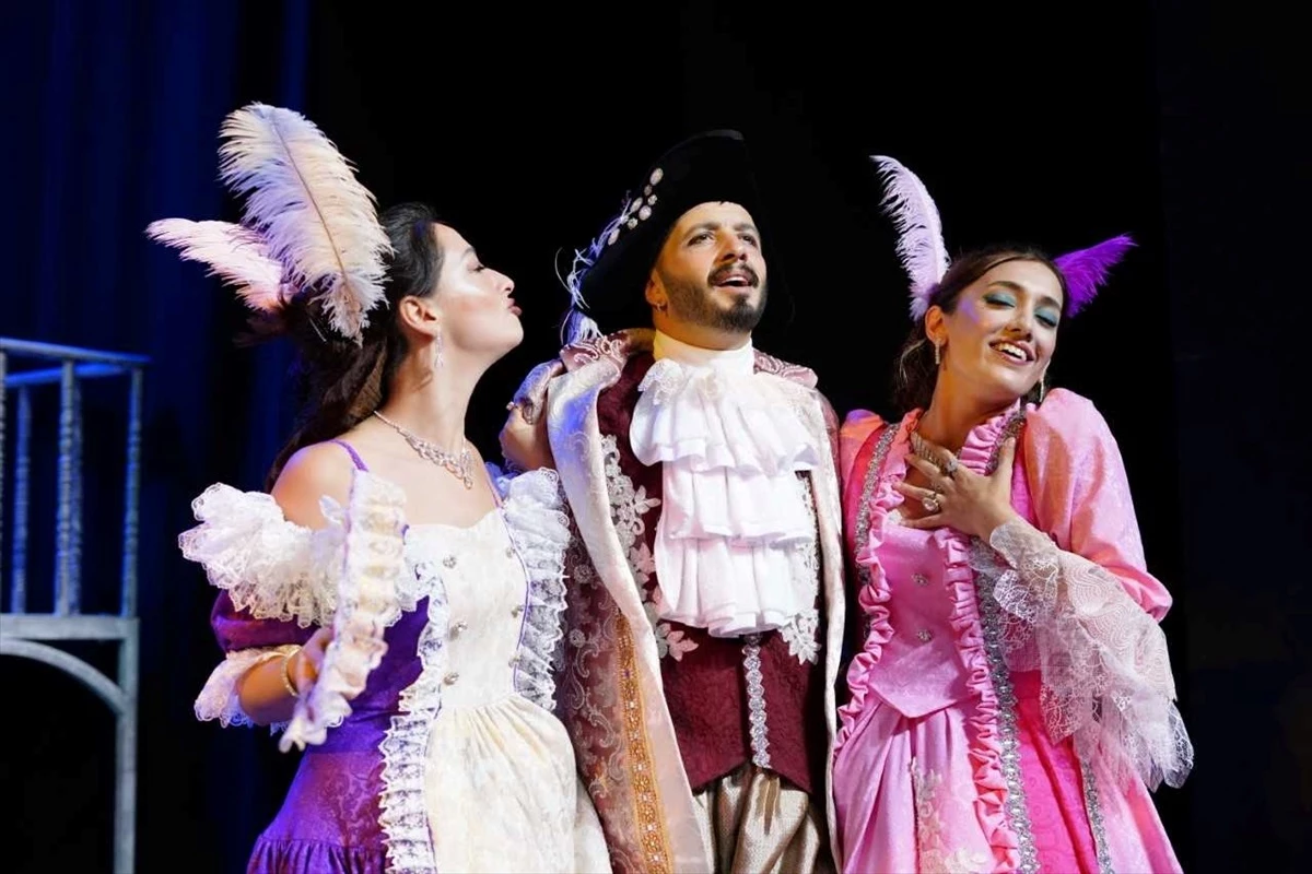 Trabzon Devlet Tiyatrosu Yeni Sezonuna \'Yalancı\' ile Başlıyor