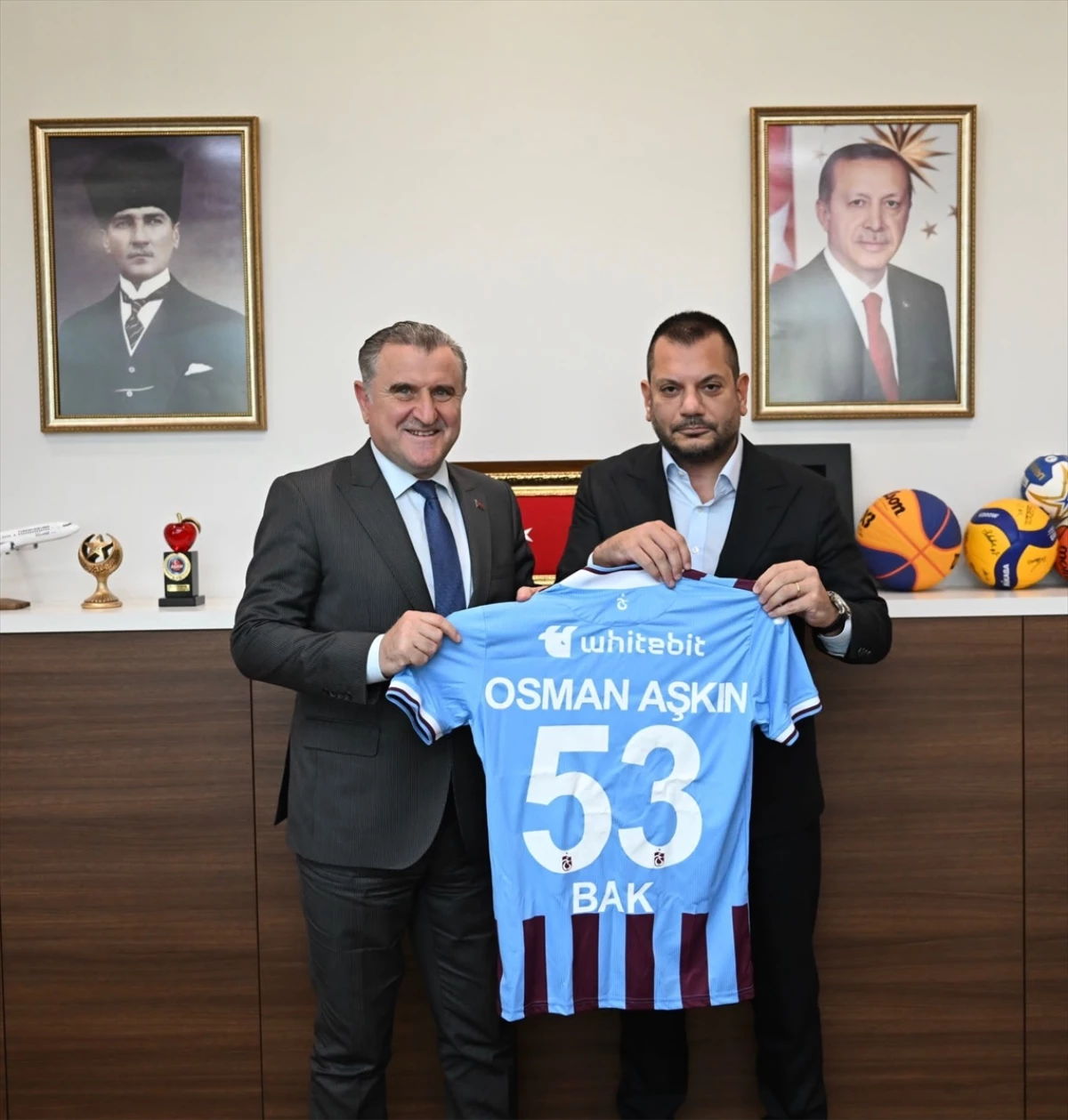 Trabzonspor Başkanı ve Asbaşkanı, Gençlik ve Spor Bakanı ile görüştü