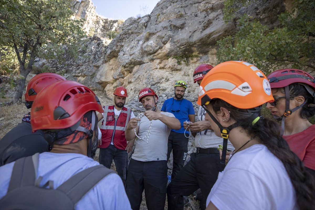 Tunceli\'de Munzur Arama Kurtarma Derneği doğal afetlerde hayat kurtarıyor
