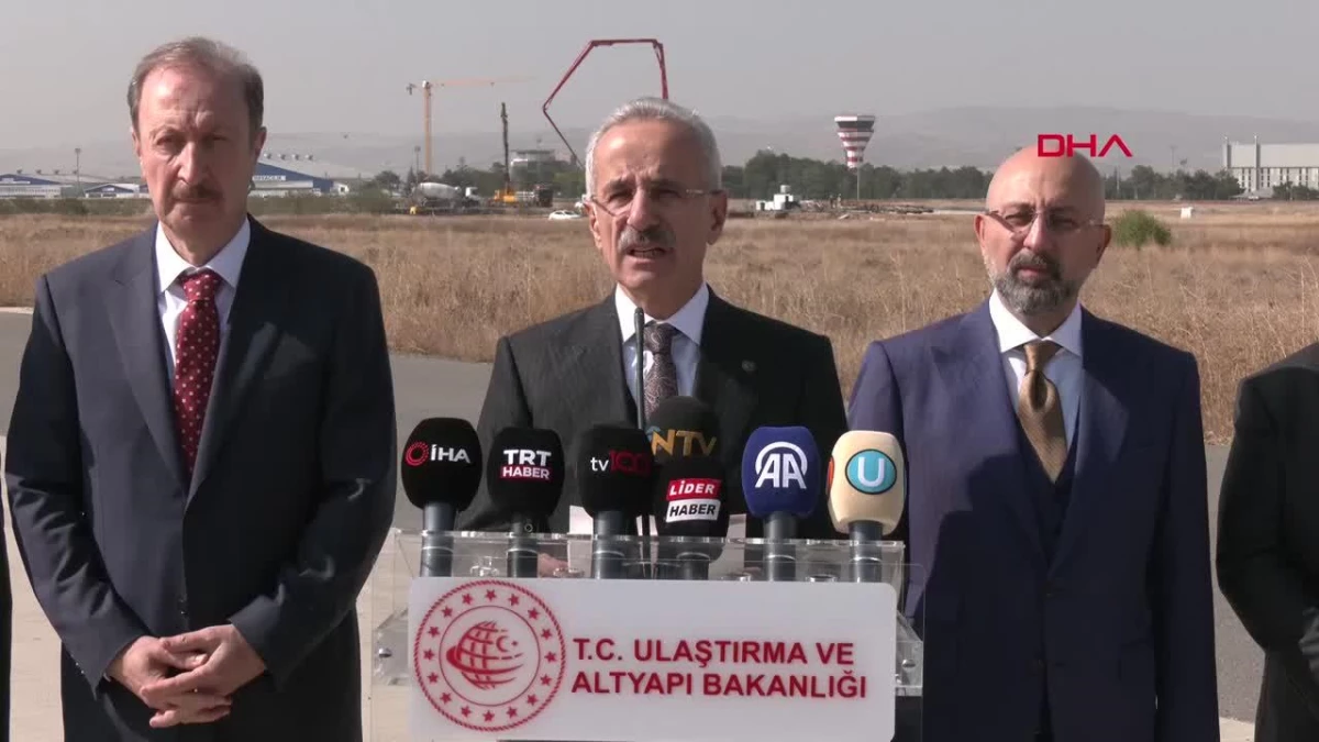 Ulaştırma Bakanı Uraloğlu, Esenboğa Havalimanı şantiye alanında havaalanı geliştirme projesini açıkladı