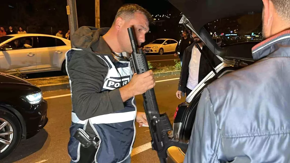 Düzce\'de Üniversite Öğrencilerine Yönelik Uygulama: Uzun Namlulu Tüfek Ele Geçirildi