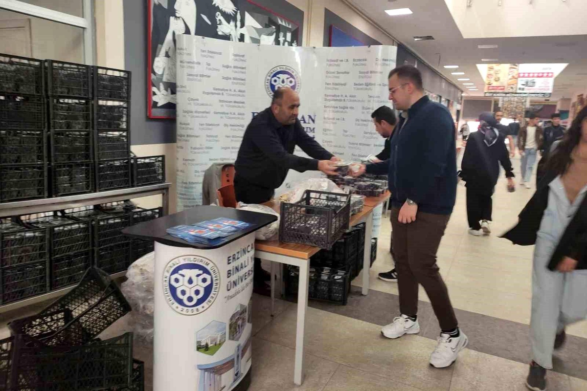 EBYÜ\'de Yeni Öğrencilere Cimin Üzümü ve Tulum Peynirli Dürüm İkramı