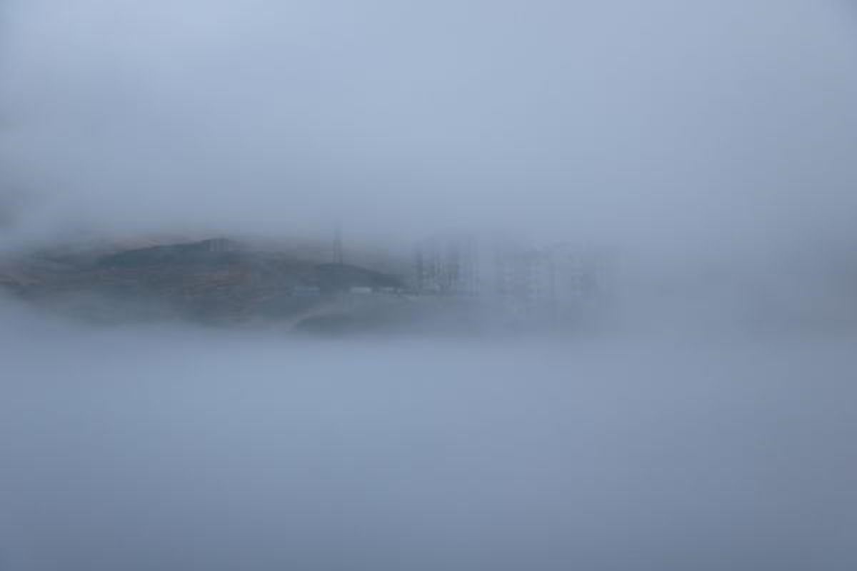 Yüksekova'da Yoğun Sis Etkili Oldu