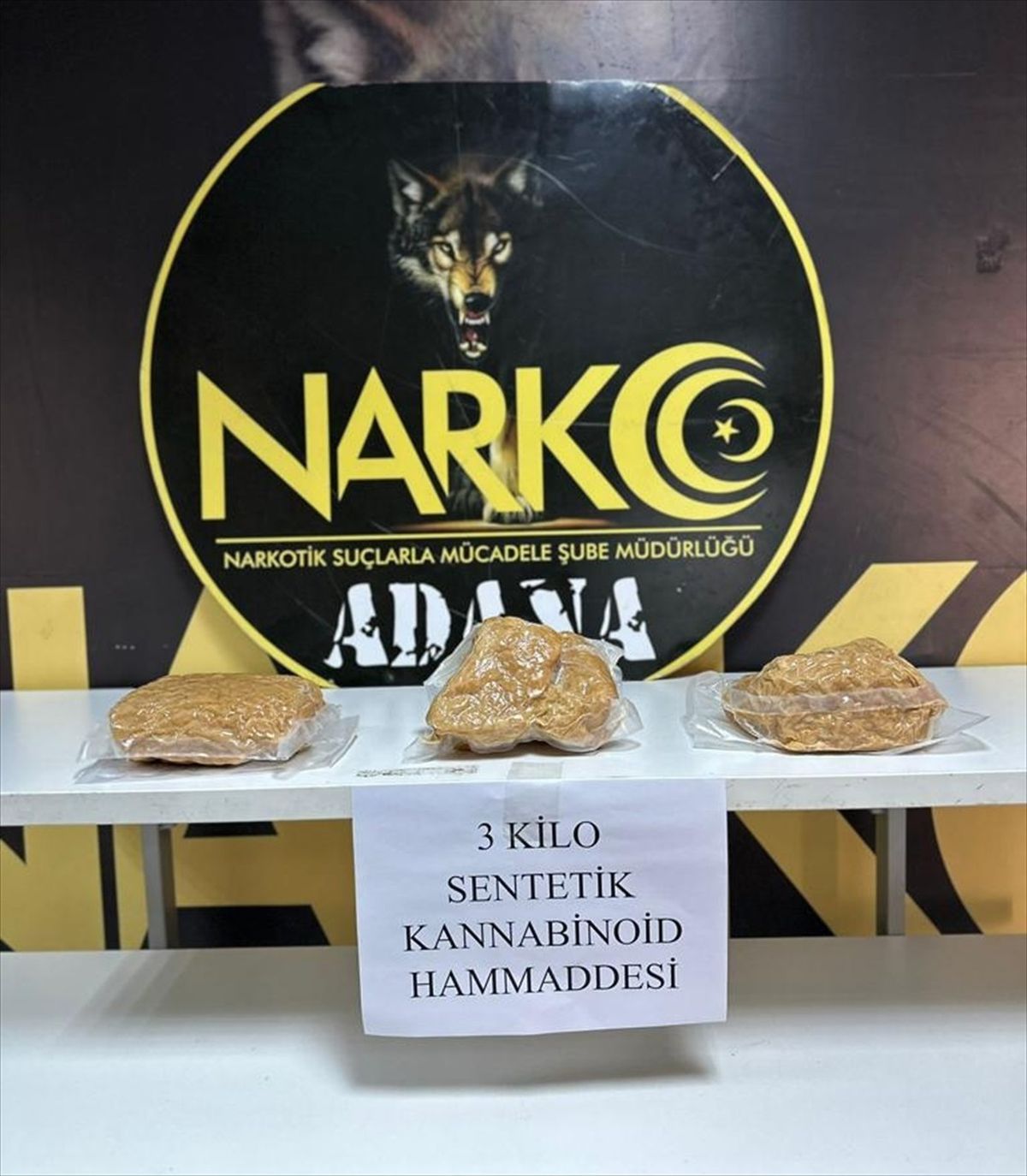 Adana\'da 3 Kilogram Sentetik Uyuşturucu Ele Geçirildi, 4 Şüpheli Tutuklandı