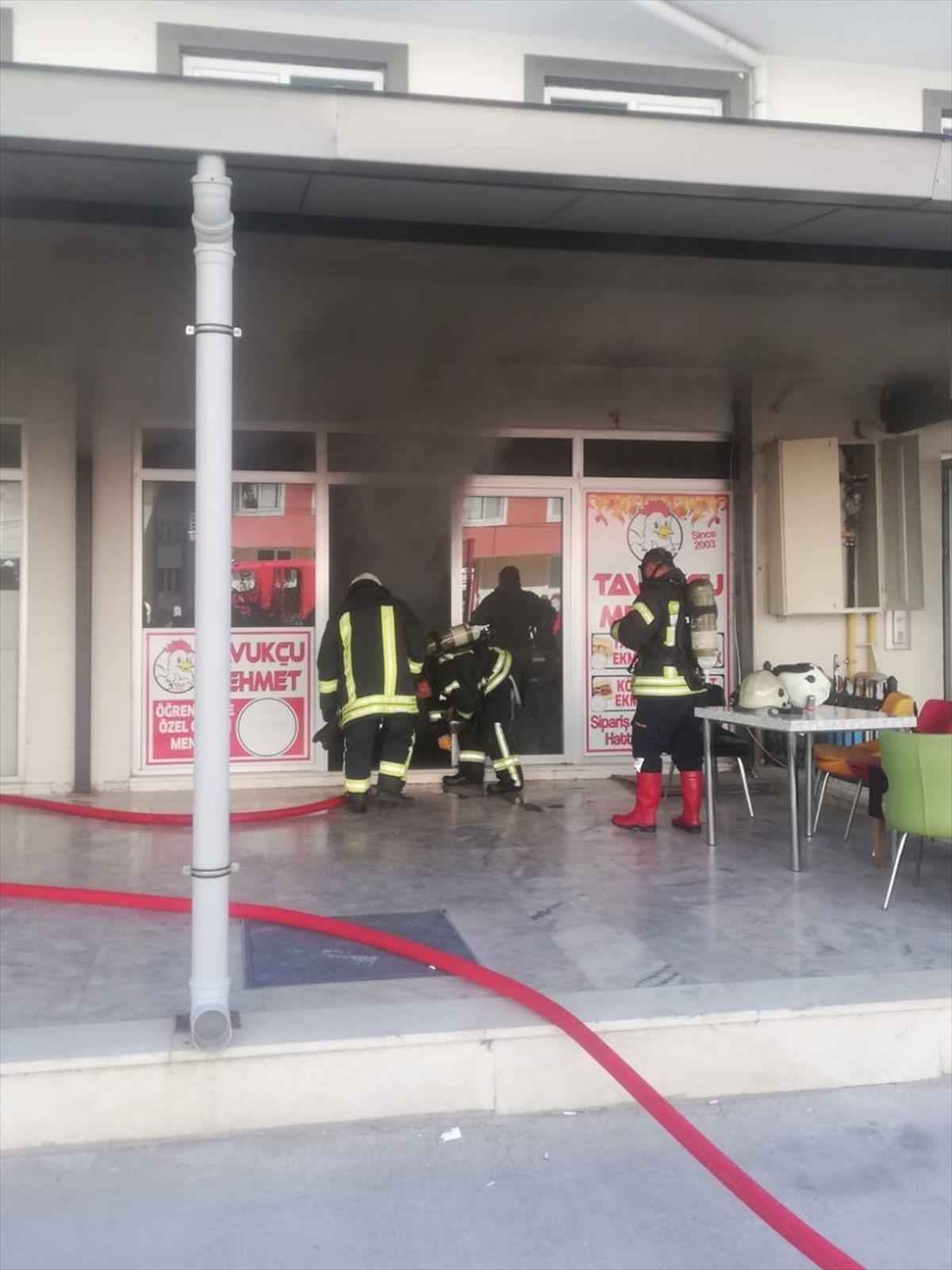 Afyonkarahisar\'da iş yerinde çıkan yangın söndürüldü
