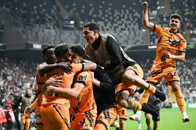 Avrupa'daki hezimet sonrası Şenol Güneş, istifa çağrısı yapan taraftarlara tek bir cümle edebildi