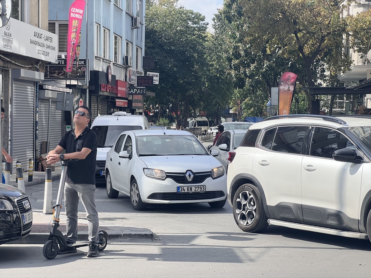 Bakırköy\'de Yayalara Geçiş Hakkı Vermeyen Sürücülere Dron Destekli Denetim