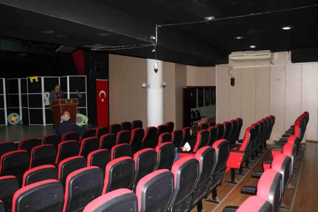 Kılıçdaroğlu'na karşı adaylığını açıkladığı toplantıya sadece 7 kişi katıldı