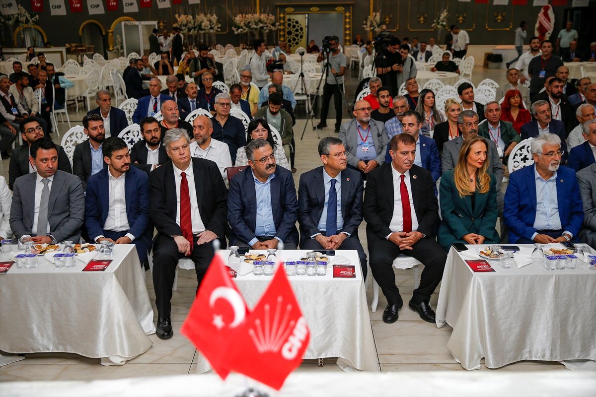 CHP Genel Başkanlığına Adaylık Açıklayan Özgür Özel, Partinin Yönetiminin Cesur ve Kararlı Olması Gerektiğini Belirtti