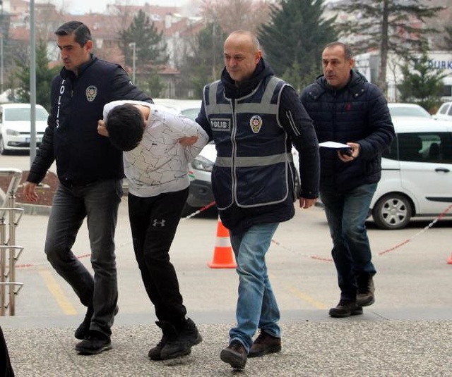 Bolu'da çocuk kaçırma olayında sanığa 7 yıl 11 ay hapis cezası Bolu'da çocuk kaçırma olayında sanığa 7 yıl 11 ay hapis cezası