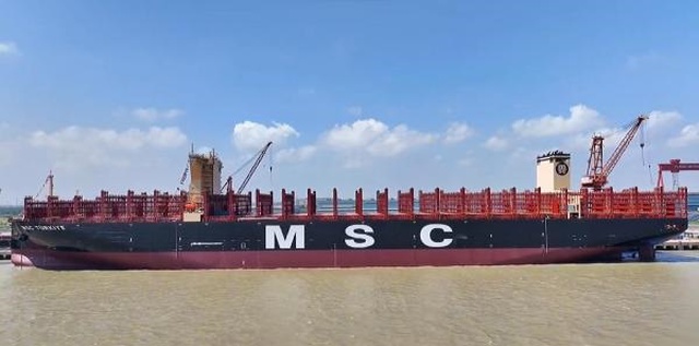Dünyanın en büyük konteyner gemisine 'Türkiye' adı verildi Dünyanın en büyük konteyner gemisine 'Türkiye' adı verildi