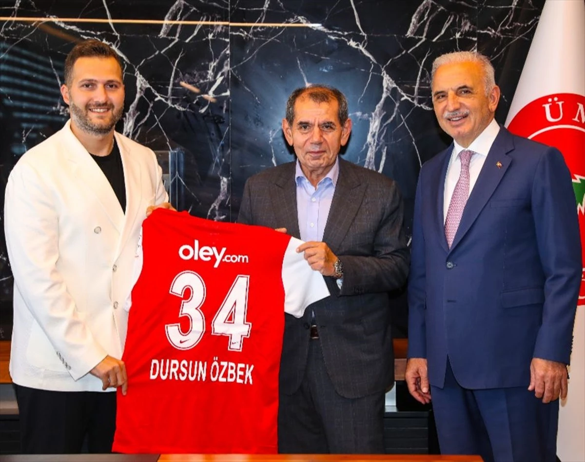 Galatasaray Başkanı Dursun Özbek, Ümraniyespor\'un tesislerini ziyaret etti