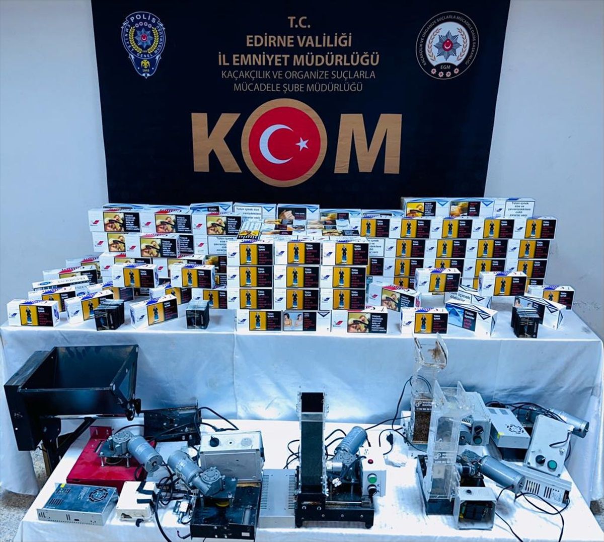 Edirne\'de 73 Bin 400 Makaron ve 8 Sigara Sarma Makinesi Ele Geçirildi