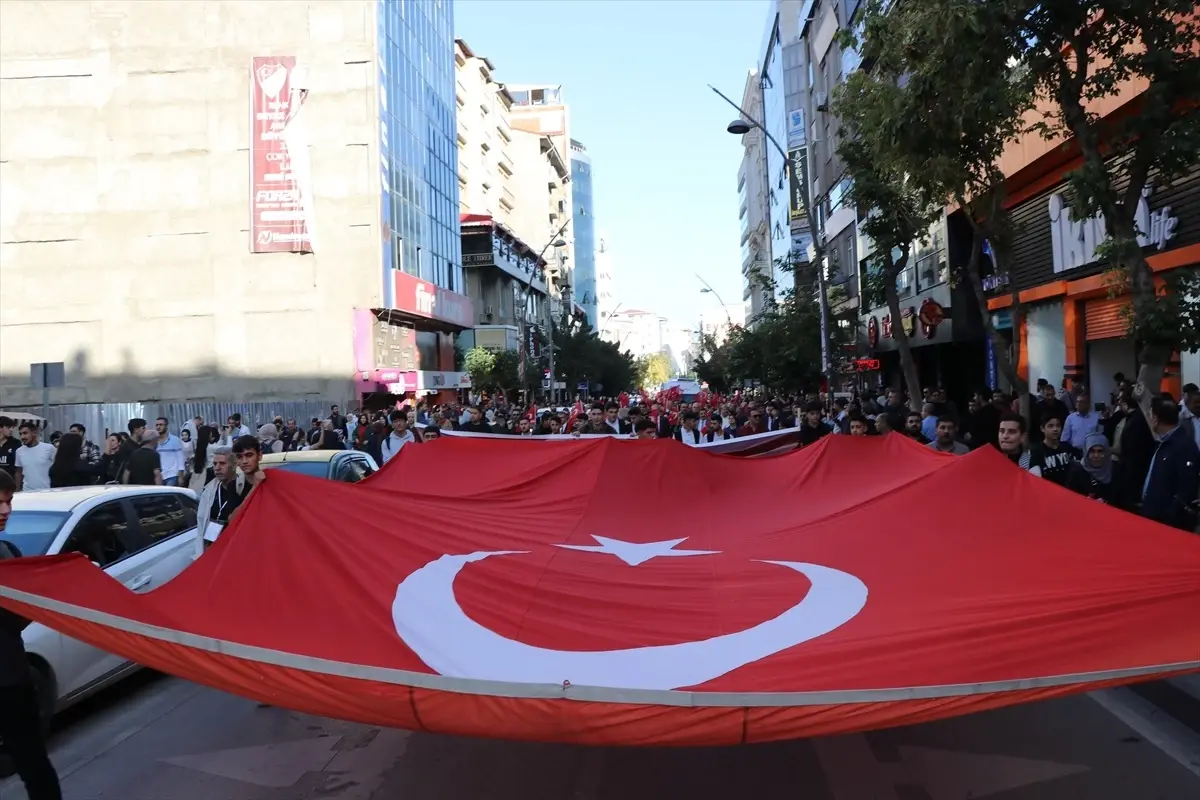 Elazığ\'da Şairler Yürüyüşü Gerçekleştirildi