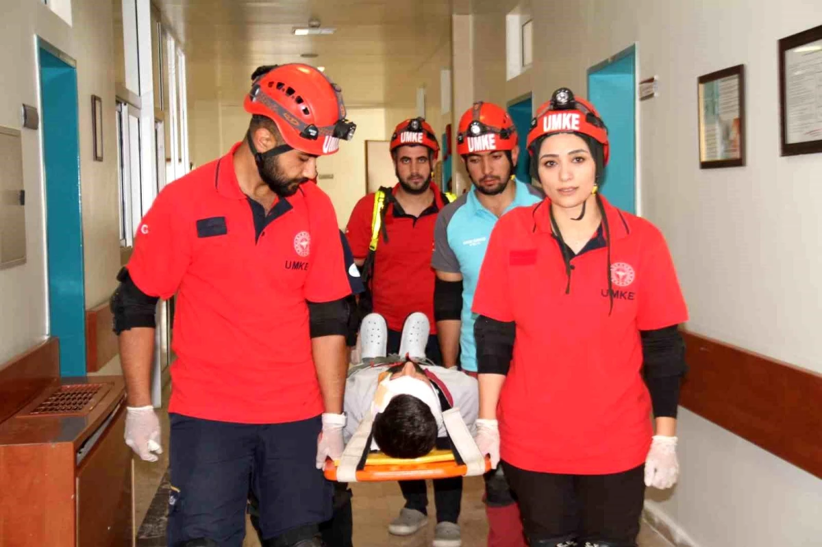 Elazığ\'da Fırat Üniversitesi Hastanesinde Gerçekleştirilen Deprem ve Yangın Tatbikatı