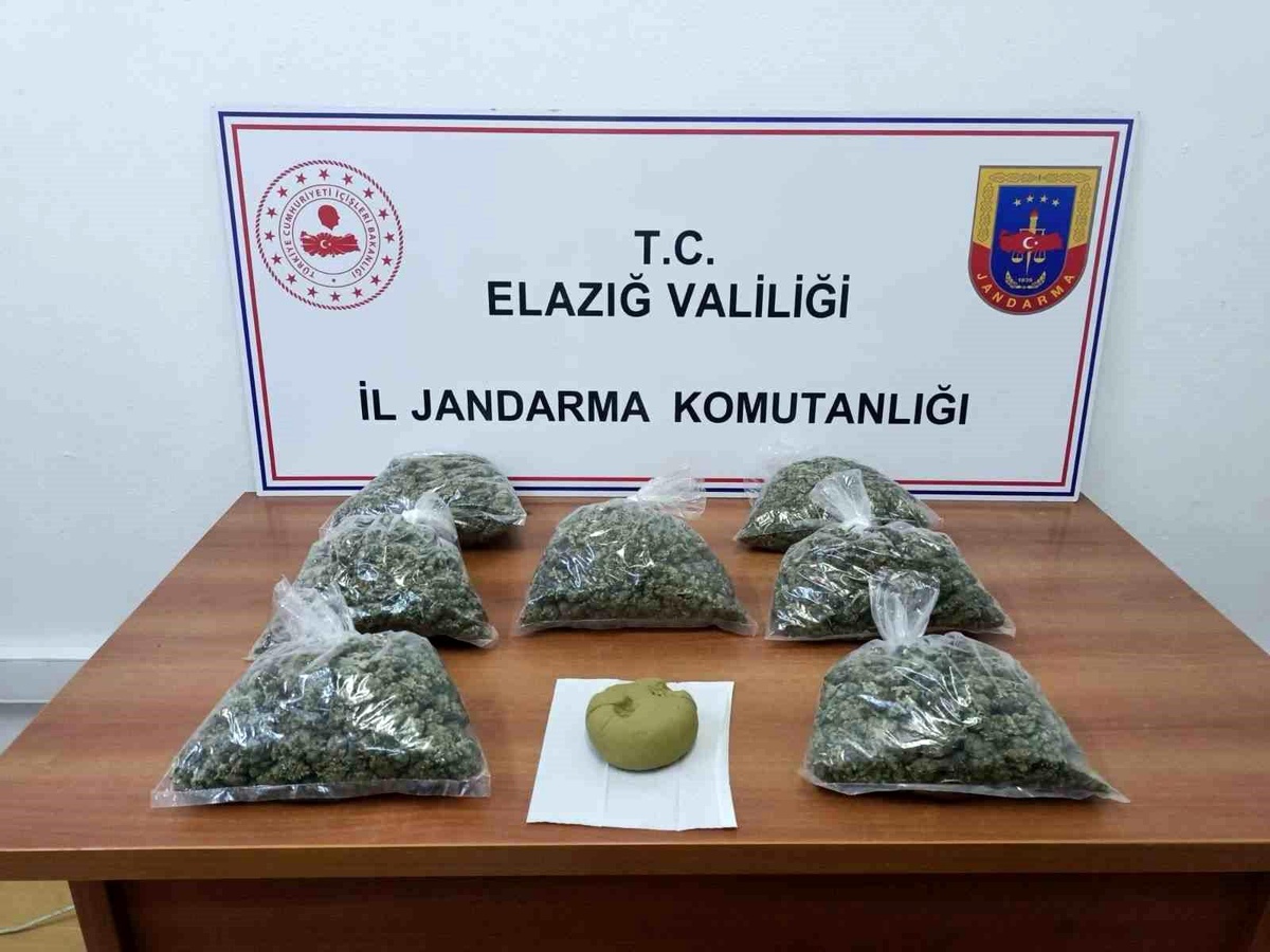 Elazığ\'da 3 Kilogram Uyuşturucu Ele Geçirildi, 4 Kişi Tutuklandı