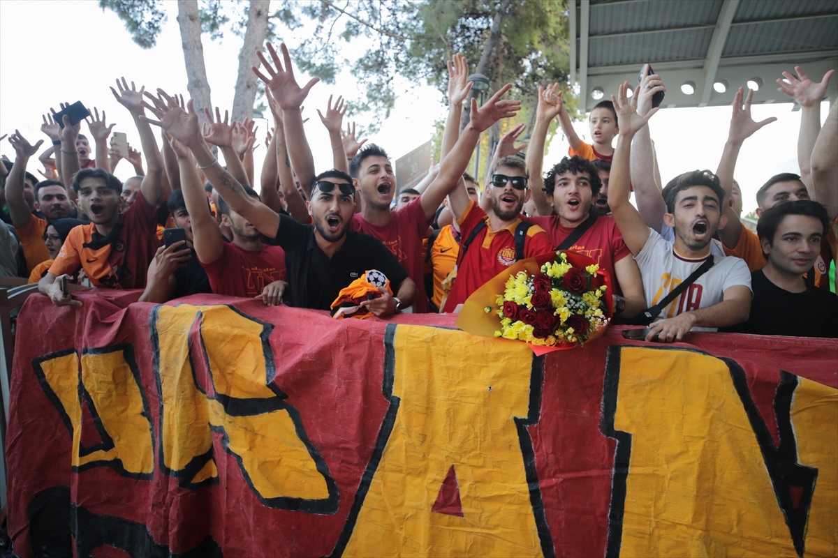 Galatasaray Antalya\'ya geldi