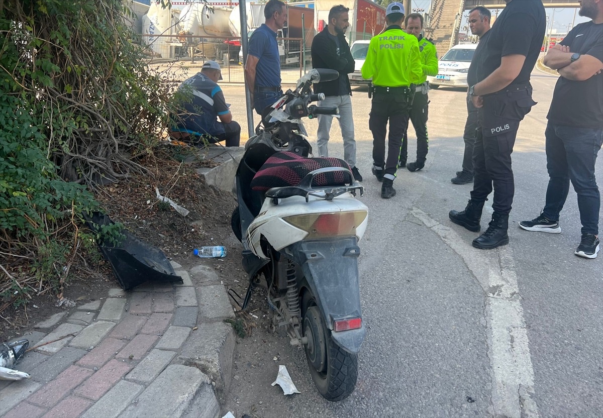 Gebze\'de Motosiklet ve Hafif Ticari Araç Çarpıştı