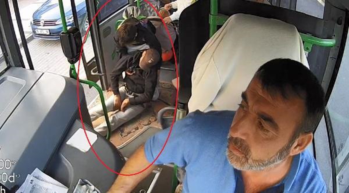 İnegöl\'de fenalaşan yolcu otobüs sürücüsü tarafından hastaneye yetiştirildi
