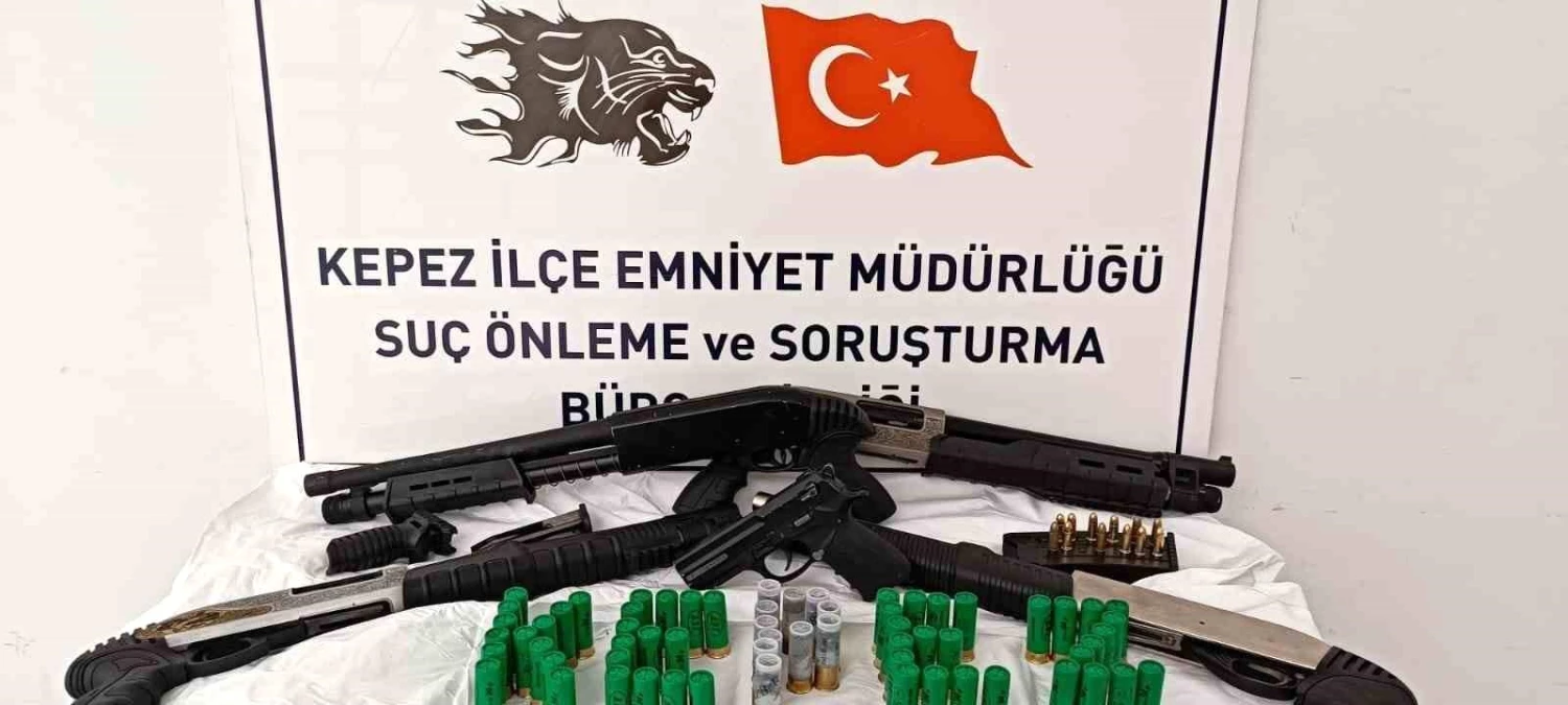 Antalya\'da yapılan aramada 5 silah ele geçirildi