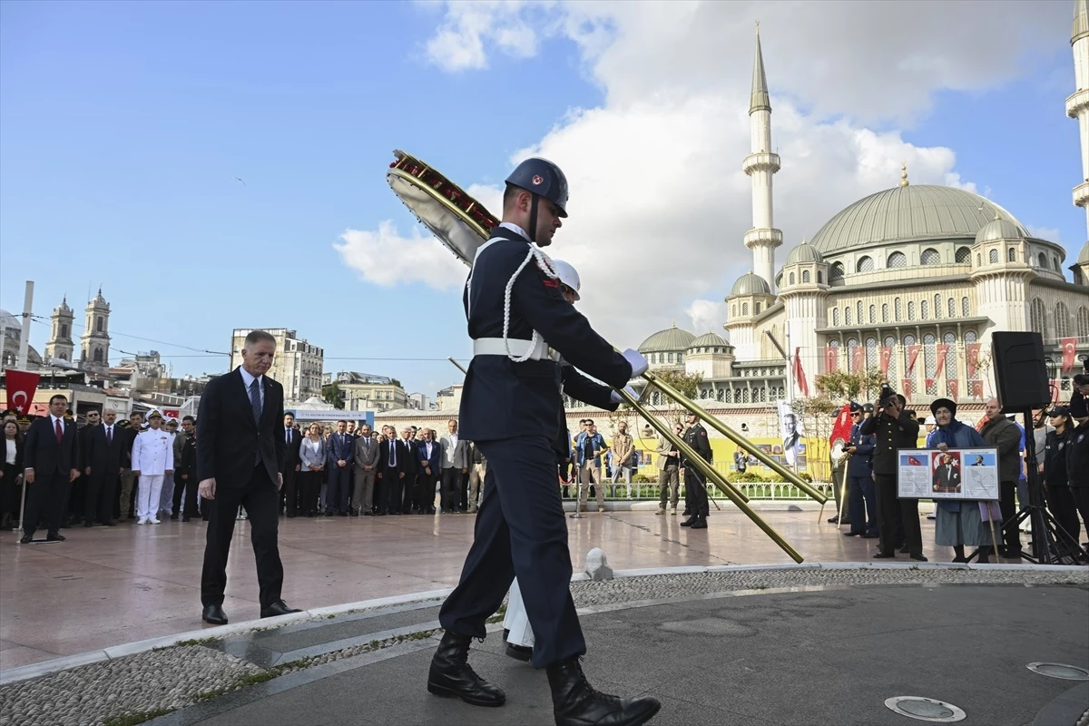 İstanbul\'un düşman işgalinden kurtuluşunun 100\'üncü yıldönümü Taksim\'de törenle kutlandı