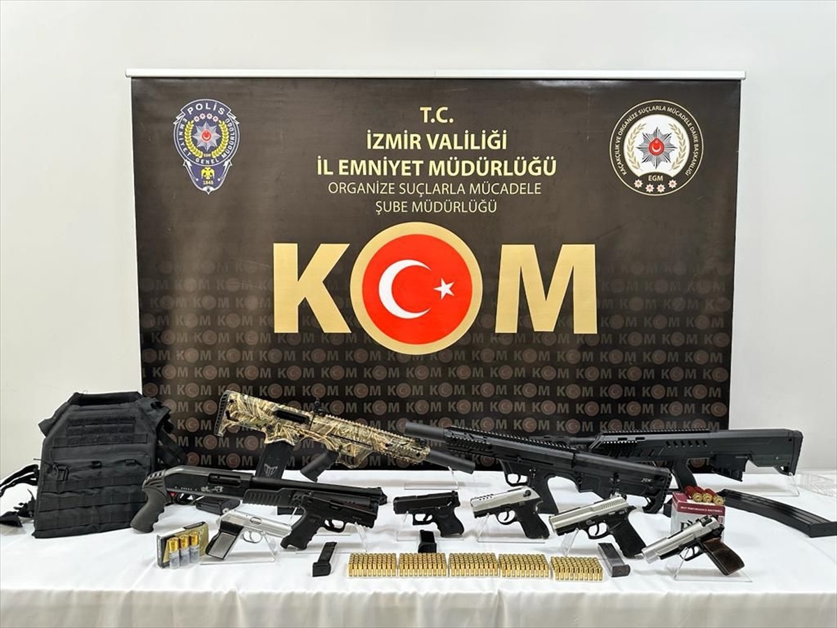 İzmir\'de Kafes Operasyonu: 27 Şüpheli Gözaltına Alındı