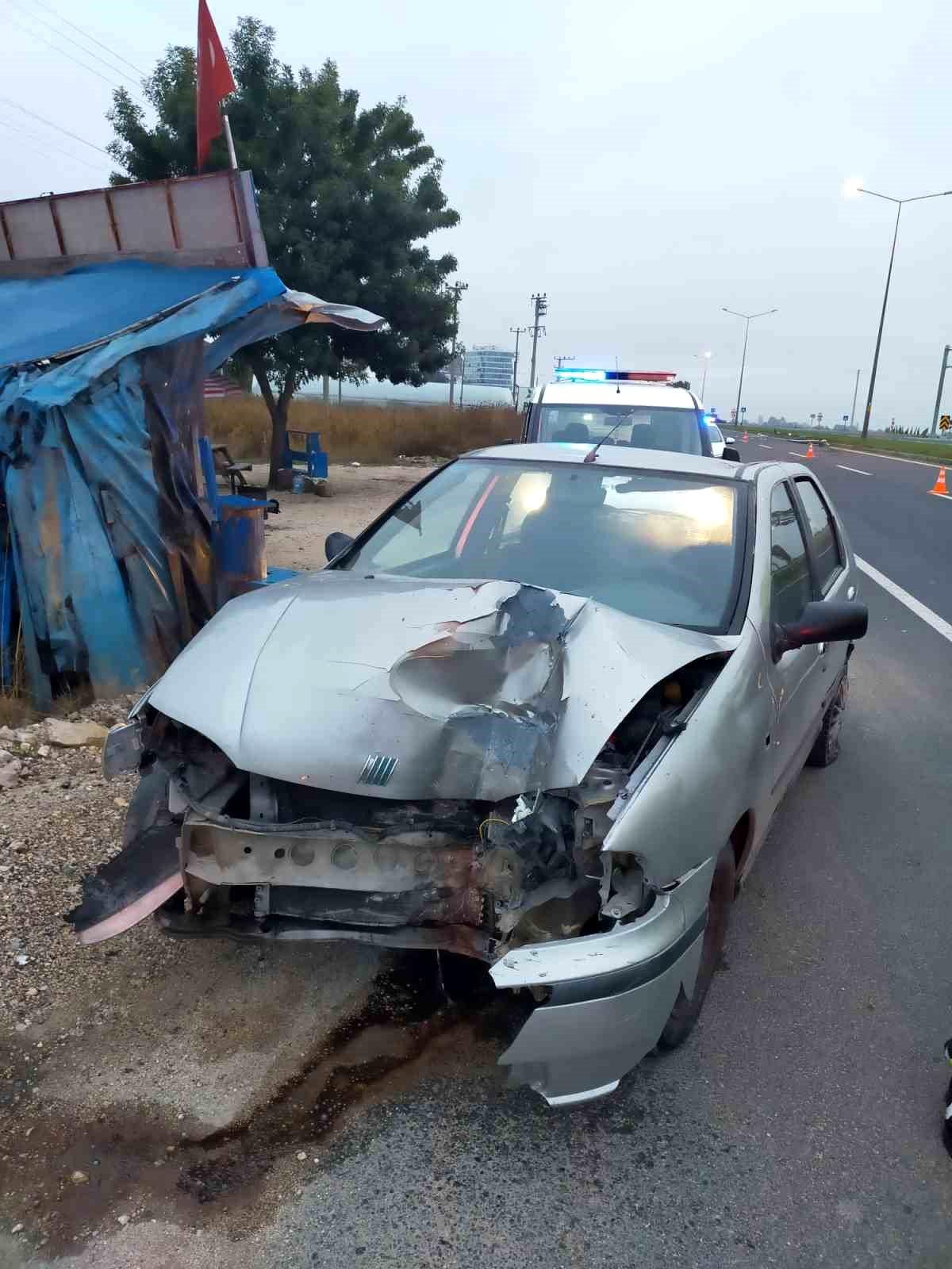 Bolu D-100 Karayolunda Aydınlatma Direğine Çarpan Otomobilin Sürücüsü Olay Yerinden Kaçtı