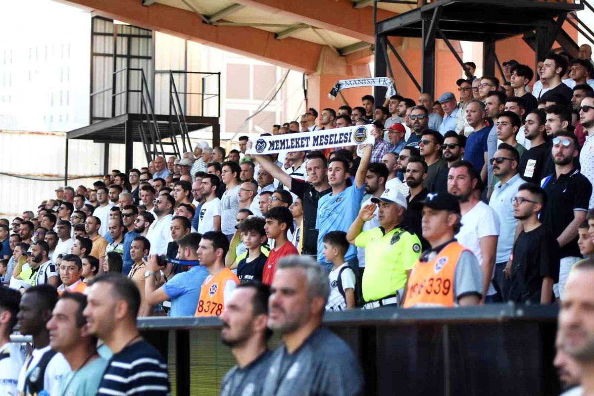 Manisa Futbol Kulübü, Sakaryaspor\'u ağırlıyor