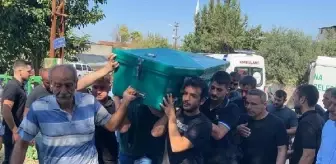 Adana'da motosiklet kazasında hayatını kaybeden acil tıp teknisyeni ve kuzeni toprağa verildi