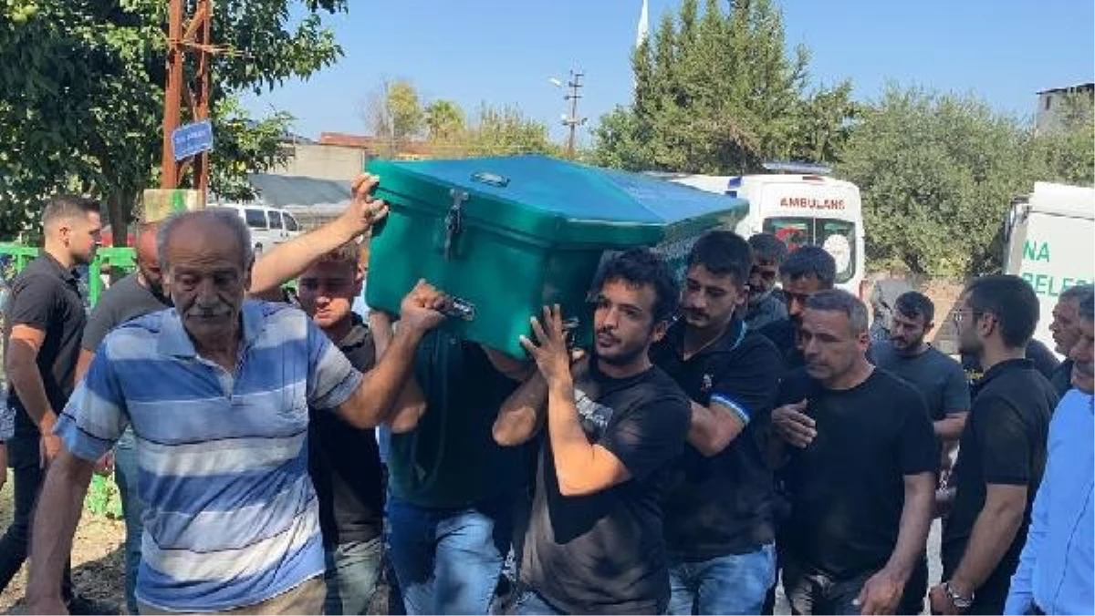 Adana\'da motosiklet kazasında hayatını kaybeden acil tıp teknisyeni ve kuzeni toprağa verildi